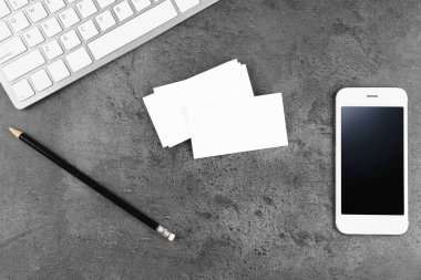 Smartphone ve kalem ile kartvizit