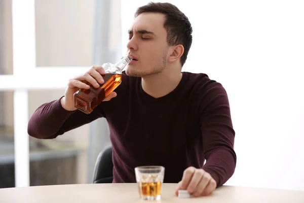 Schöner depressiver Mann — Stockfoto