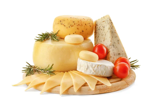 Holzbrett mit leckerem Käse — Stockfoto