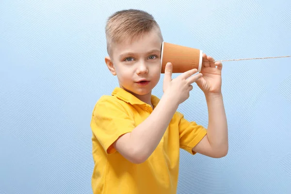 Niedlicher kleiner Junge — Stockfoto