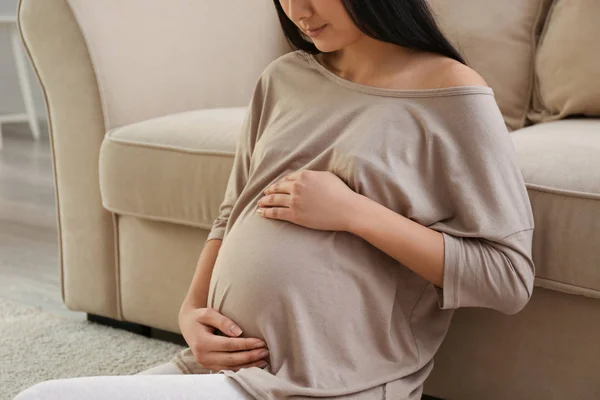 Vacker gravid kvinna — Stockfoto