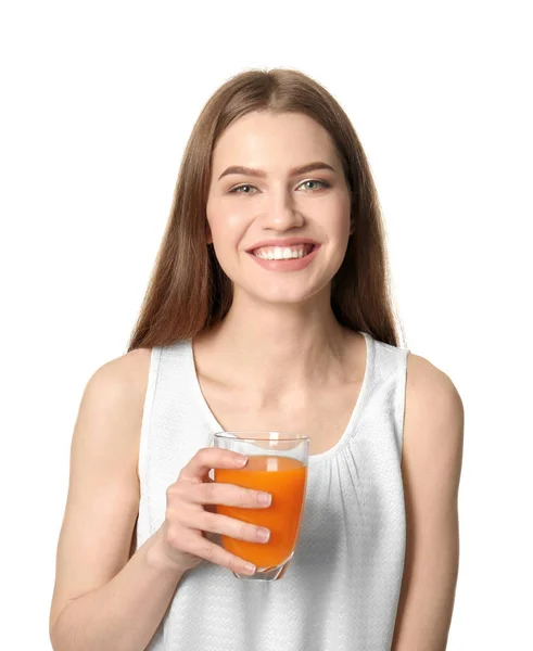 Женщина со стаканом свежего сока — стоковое фото