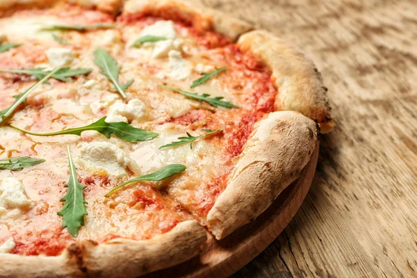 Pizza proaspătă Patru brânză cu ingrediente — Fotografie, imagine de stoc