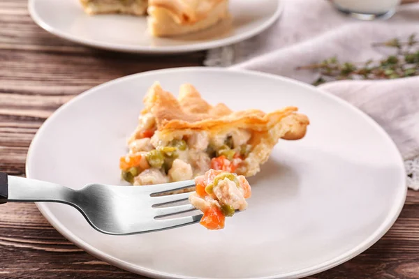 Çatal tavuklu börek ile