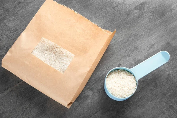 Opatření naběračka s rýží — Stock fotografie