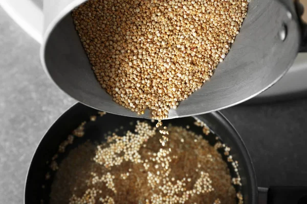 Cooking process of quinoa seeds — Stock Photo, Image