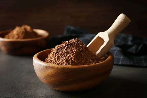 Ciotola con cacao in polvere — Foto Stock