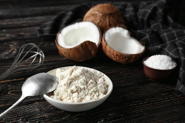 Coconut flour in ceramic bowl — Stock Photo, Image