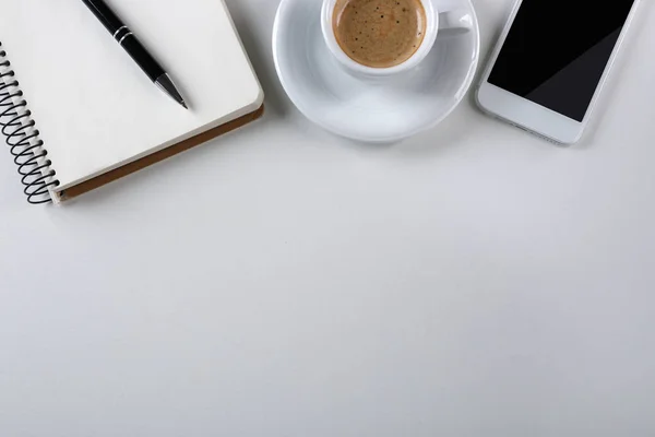 Lugar de trabajo con taza de café — Foto de Stock