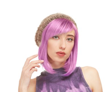 Boyalı saçlı güzel genç kadın  