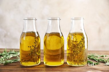 Şişe otlar ve yağlıboya tablo