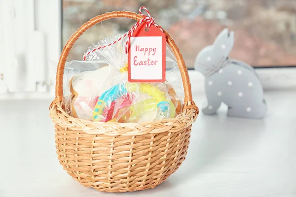 Easter basket with sweets — Stock Photo, Image