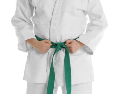 Beyaz arka planda, closeup kimono genç sportif kadın