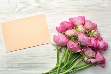 Güzel tipik çiçekler ve kart 