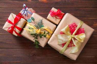 Trendy paketlenmiş hediye kutuları