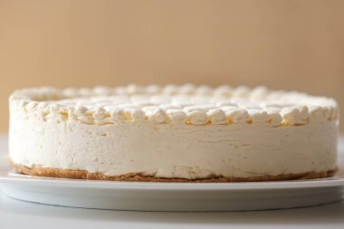 Lezzetli düz cheesecake