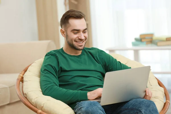 Young man with laptop — Stock Photo, Image