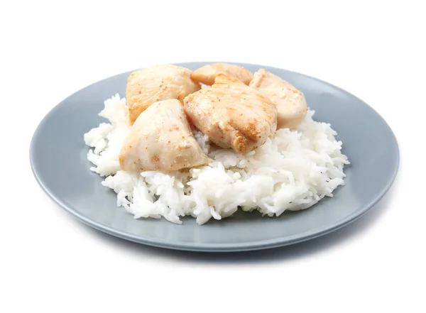 Frango e arroz em prato isolado em branco — Fotografia de Stock