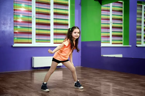 Koreografi sınıfta dans kızı — Stok fotoğraf
