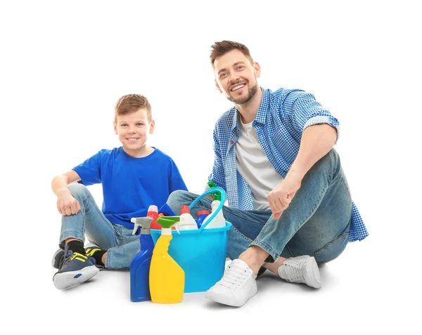 Dad and son with cleaning supplies — Stock Photo, Image