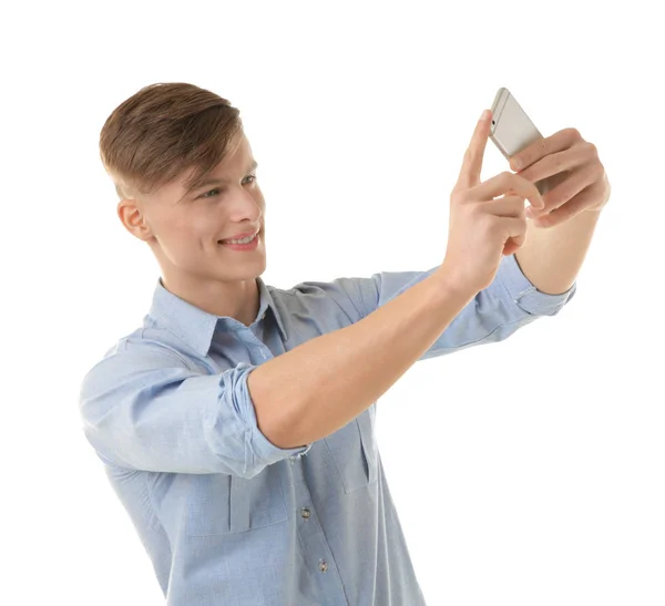 Młody człowiek biorąc pod selfie — Zdjęcie stockowe