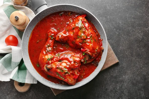 Frying pan with chicken cacciatore — Stock Photo, Image