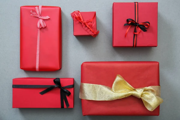 Dekorierte rote Geschenkboxen — Stockfoto