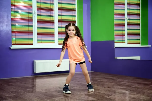 Dziewczyna taniec w choreografii Klasa — Zdjęcie stockowe