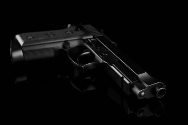 silah siyah arkaplanda