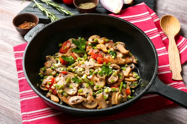 Tasty chicken marsala — Stock Photo, Image