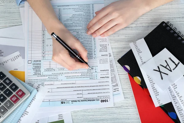 Woman filling form of Individual Income — Stock Photo, Image