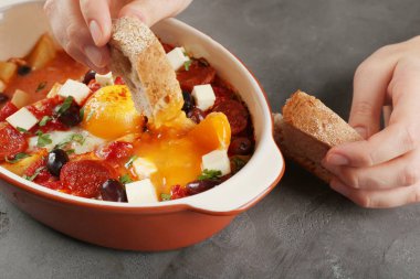 Lezzetli pişmiş yumurta İspanyolca