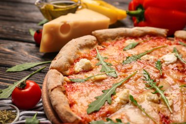 Malzemeli lezzetli pizza.