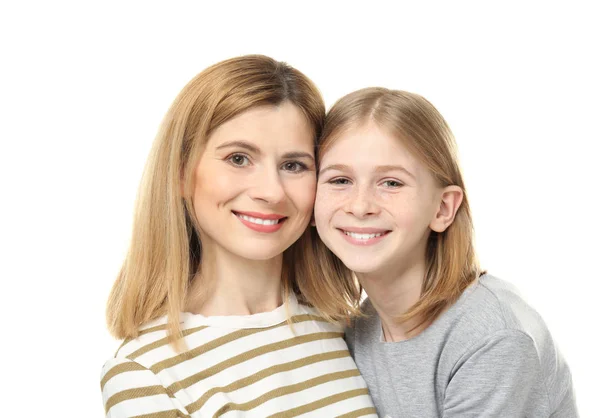 Mère et fille heureuses sur fond blanc — Photo