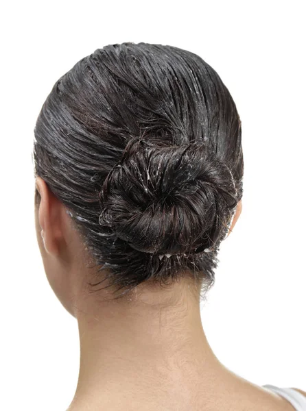Γυναίκα με λάδι καρύδας, εφαρμόζεται πάνω στα μαλλιά — Φωτογραφία Αρχείου