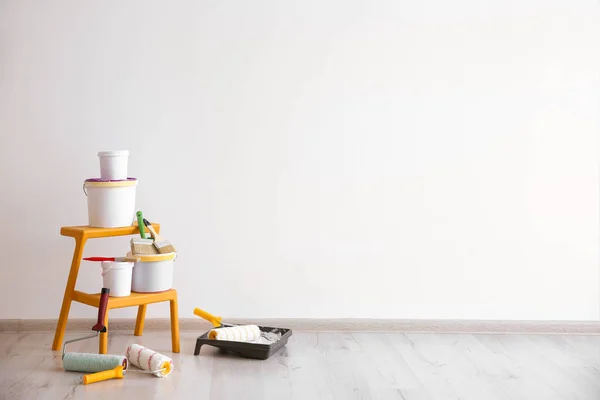 Conjunto de ferramentas e tintas — Fotografia de Stock