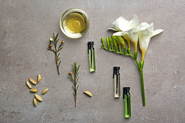 Hermosa composición con muestras de perfume —  Fotos de Stock