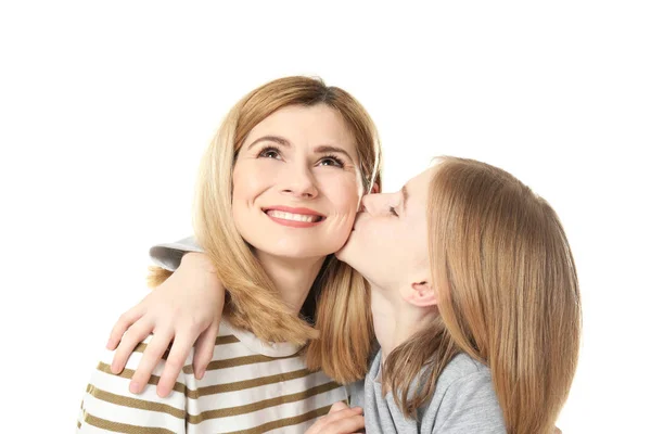 Gelukkig moeder en dochter op witte achtergrond — Stockfoto