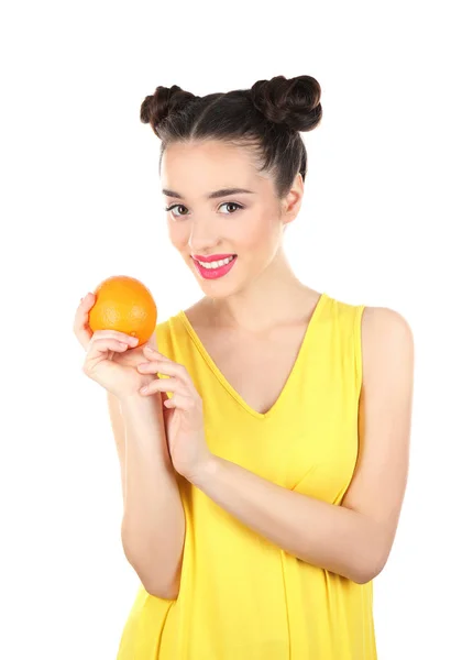 Mulher bonita com laranja no fundo branco — Fotografia de Stock