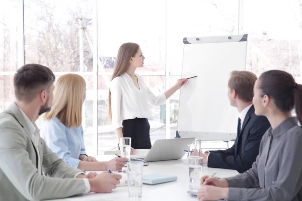 Business trainer giving presentation to group of people — Stock Photo, Image