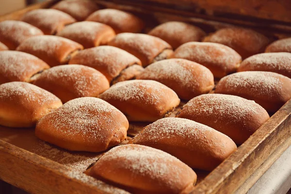 Träpall med bullar — Stockfoto