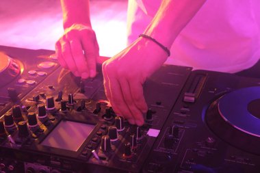 Dj mikser parça karıştırma