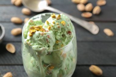 Fıstıklı dondurma erime ile cam