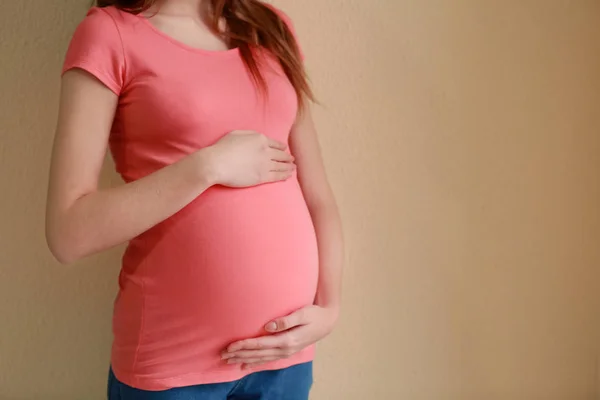 सुंदर गर्भवती महिला — स्टॉक फोटो, इमेज