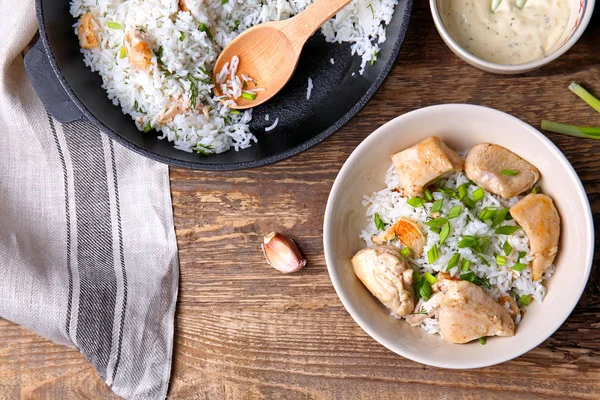 Frango saboroso e arroz — Fotografia de Stock