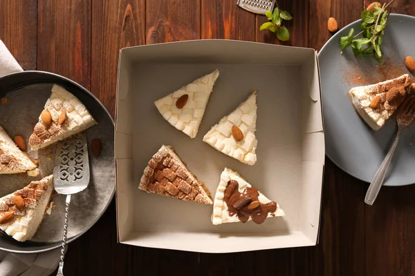 Pieces of delicious cheesecake — Stock Photo, Image