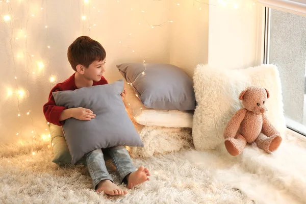 Lindo niño pequeño — Foto de Stock