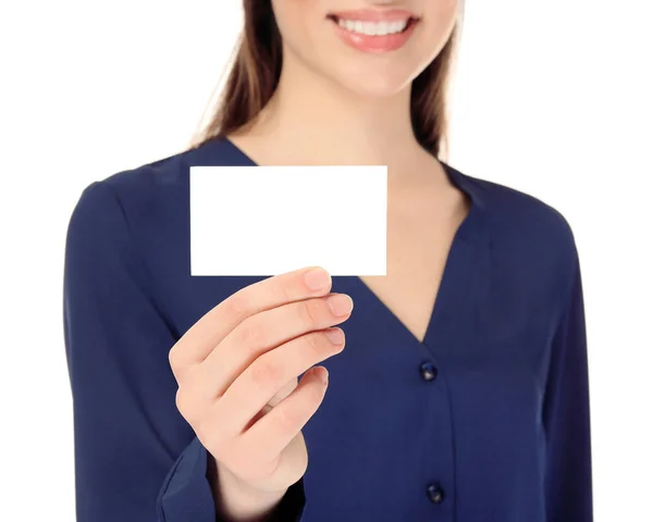 बिजनेस कार्ड के साथ सुंदर युवा महिला — स्टॉक फ़ोटो, इमेज