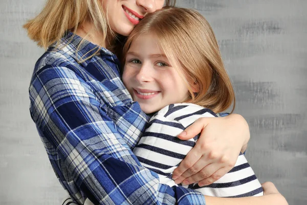 Menina bonito com a mãe — Fotografia de Stock