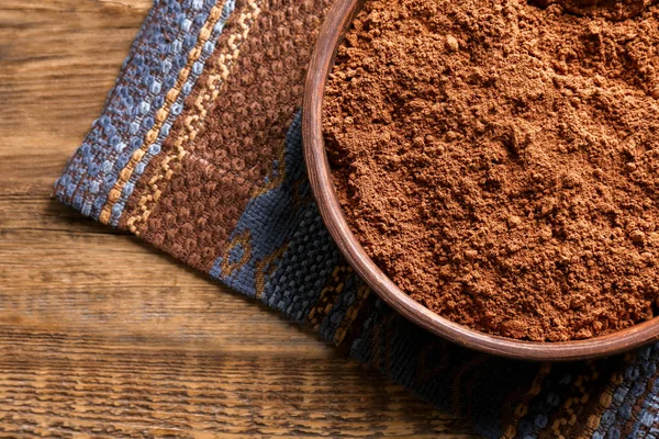 Piatto con cacao in polvere — Foto Stock